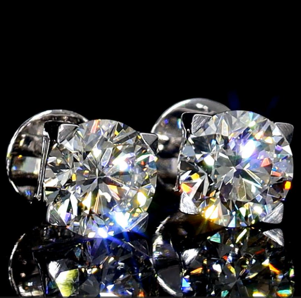 Picture of Sparkling studs - a touch of elegance for any occasion.