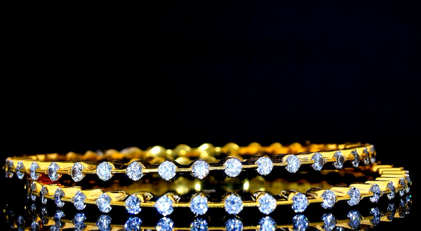 Picture of 7.90 Carat Bracelet Adorned With A Row Of Diamonds.