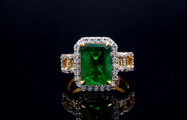 Picture of 4.95 Carat Emerald Elegance Meets Golden Glamour.