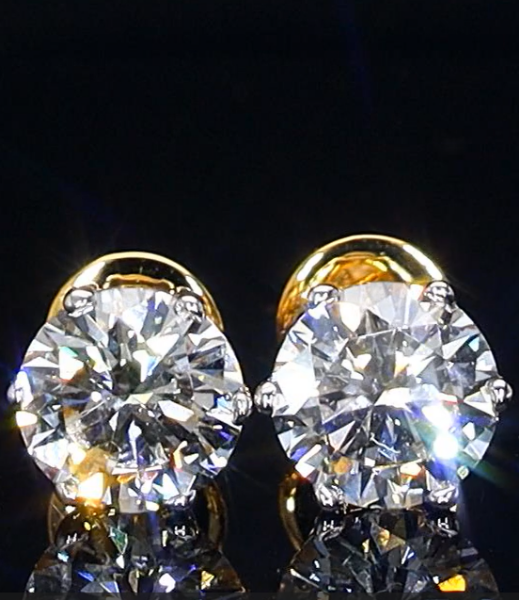 Picture of 4.05 Carat Lab Grown Diamond Daily wear Earring.