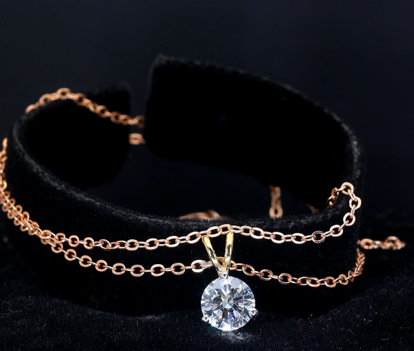 Picture of A Beautiful And Delicate Chain With a Diamond Pendant.