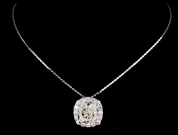 Picture of A Pendant , featuring a 𝟓.𝟓𝟎 𝐜𝐚𝐫𝐚𝐭 Cushion Solitaire surrounded by a halo of diamonds(without chain)