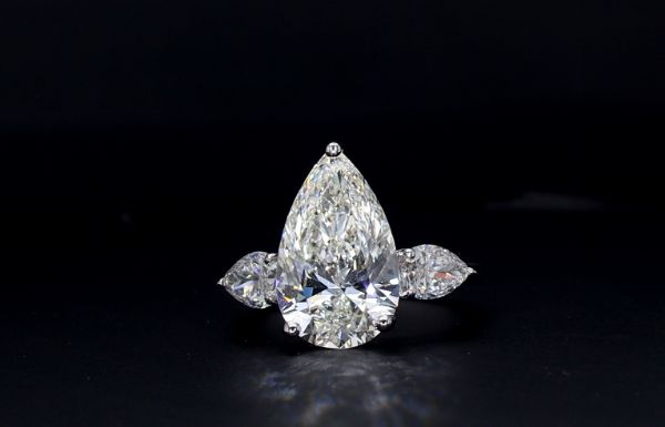 Picture of 5.50 Carat Pear Shaped Solitaire With Matching Pear Side Stones. (6.60CtW Diamonds)