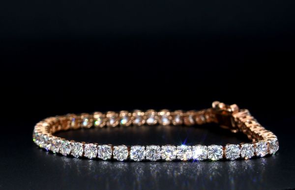 Picture of Round Tennis Bracelet With 5.50 Carats Of Sparkling Diamonds.